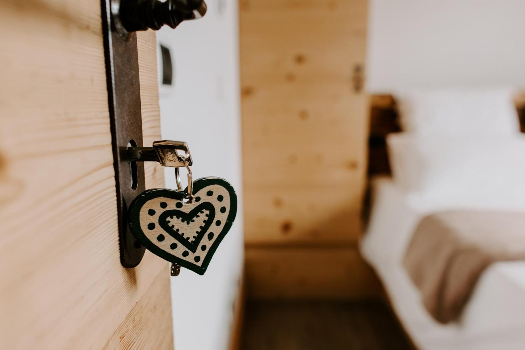 ドメッジェ・ディ・カドーレ Fra Rose E Mughi Bed & Breakfast エクステリア 写真