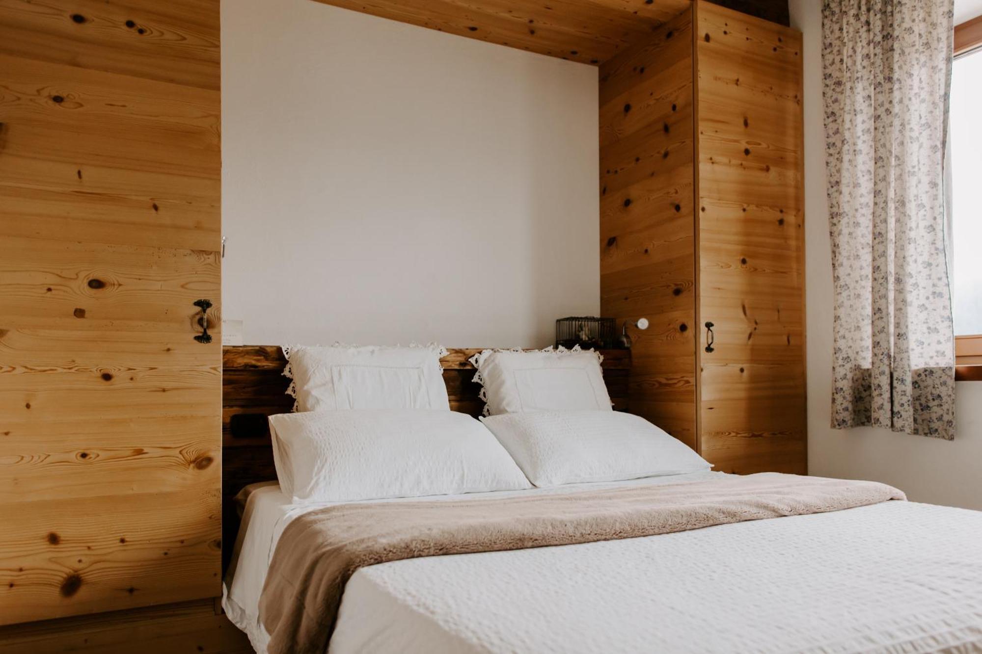 ドメッジェ・ディ・カドーレ Fra Rose E Mughi Bed & Breakfast エクステリア 写真