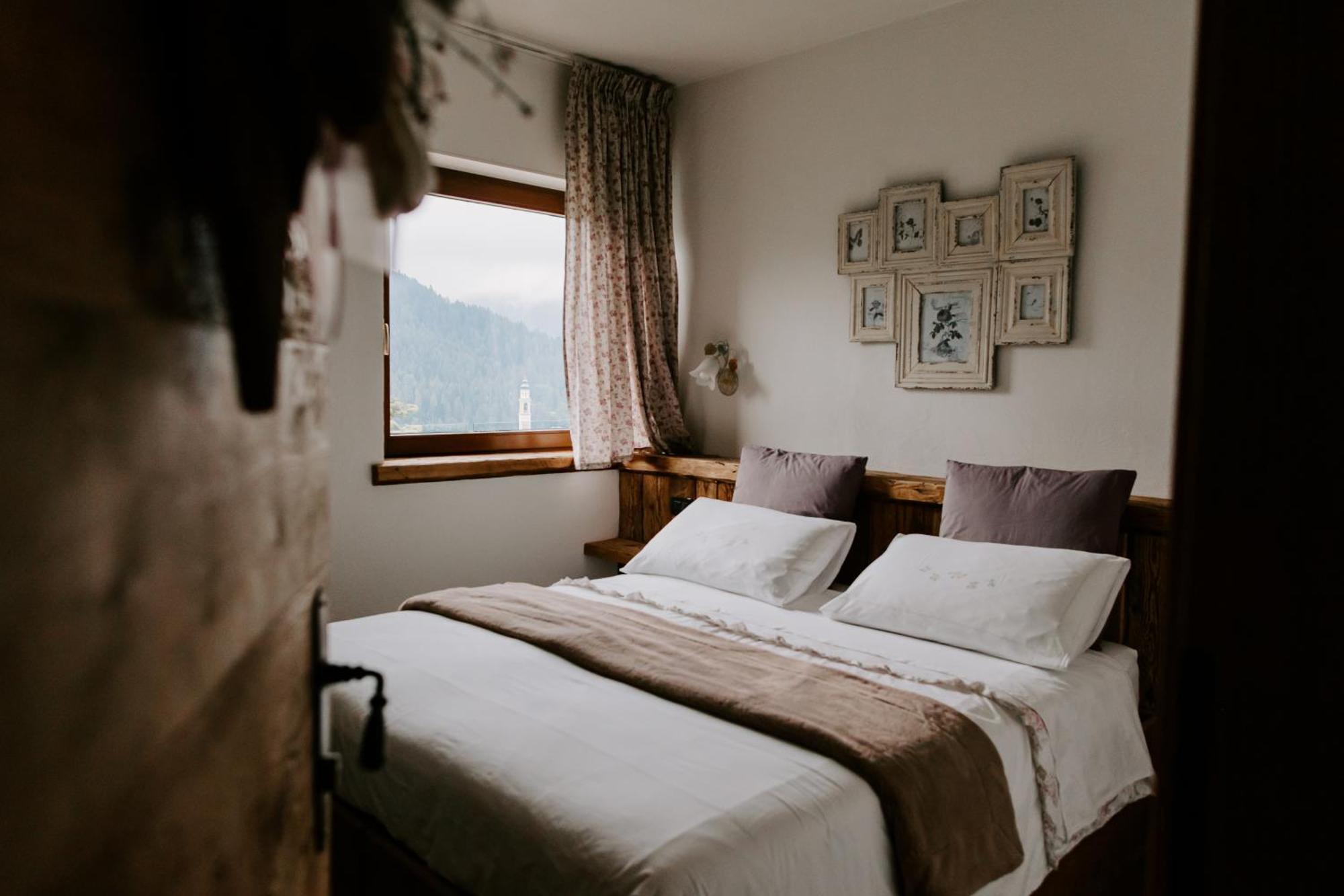 ドメッジェ・ディ・カドーレ Fra Rose E Mughi Bed & Breakfast エクステリア 写真