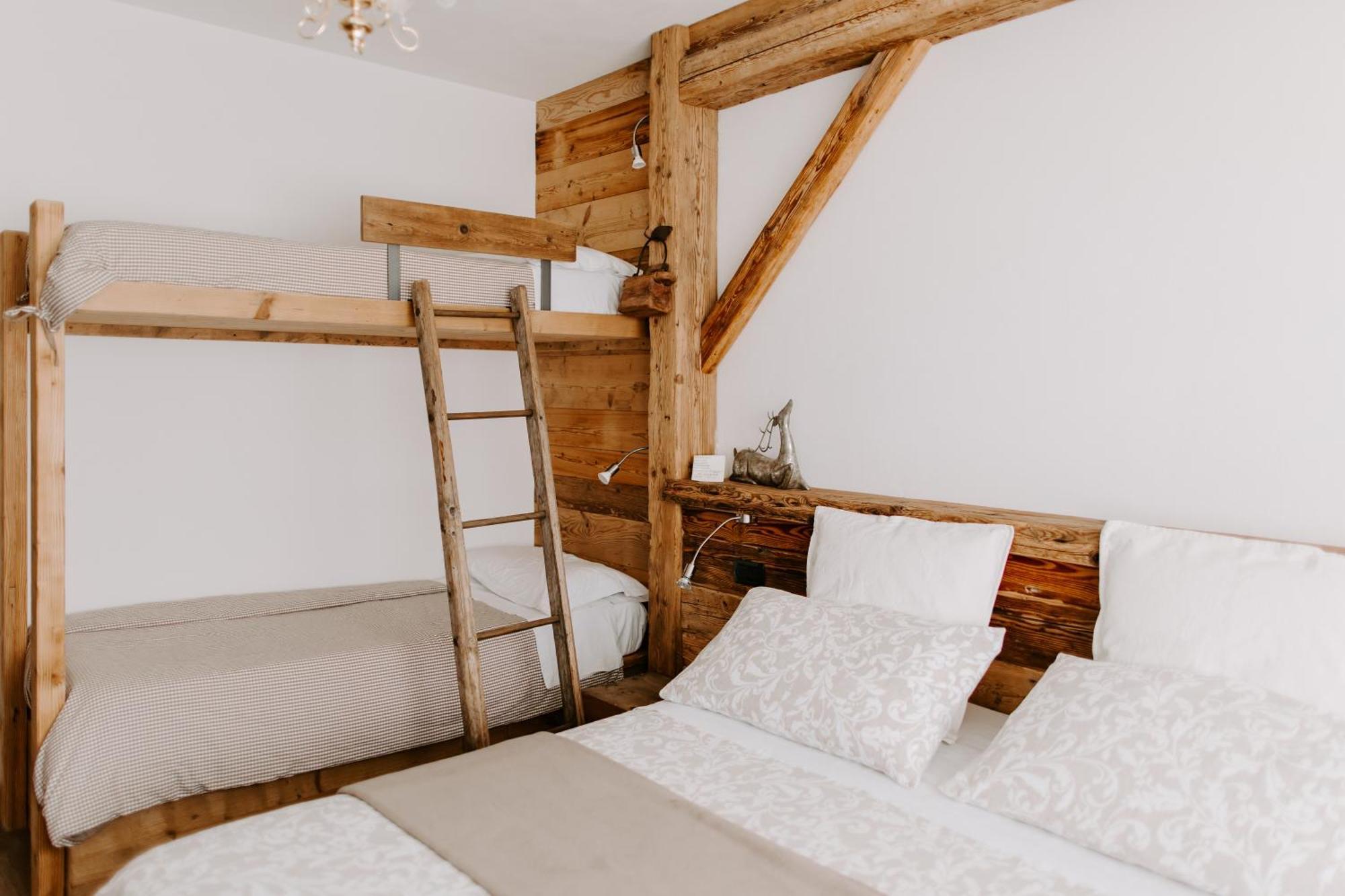 ドメッジェ・ディ・カドーレ Fra Rose E Mughi Bed & Breakfast エクステリア 写真