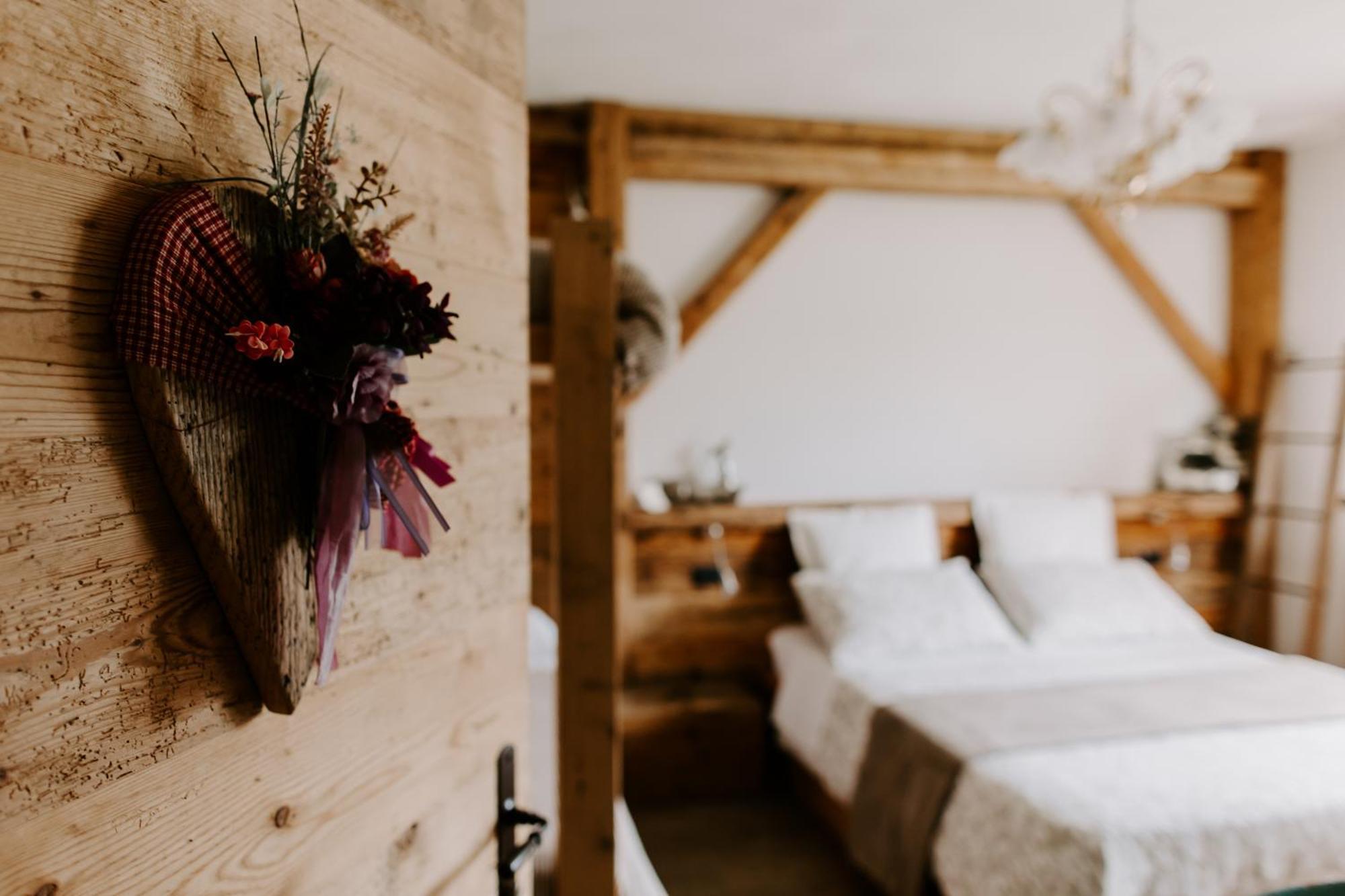 ドメッジェ・ディ・カドーレ Fra Rose E Mughi Bed & Breakfast エクステリア 写真